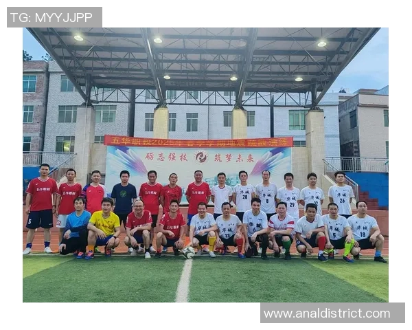 4号足球明星是如何在赛场上展现个人魅力与团队精神的精彩故事 4号足球明星是如何在赛场上展现个人魅力与团队精神的精彩故事