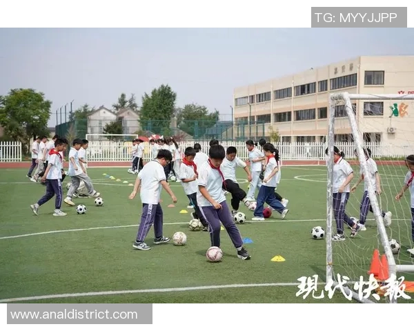 八岁小孩足球明星崭露头角引发全城热议小小年纪展现惊人天赋与潜力 八岁小孩足球明星崭露头角引发全城热议小小年纪展现惊人天赋与潜力