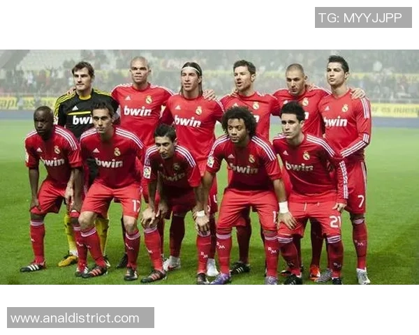 足球明星霸气宣传图展现球场魅力与个人风采的完美结合 足球明星霸气宣传图展现球场魅力与个人风采的完美结合