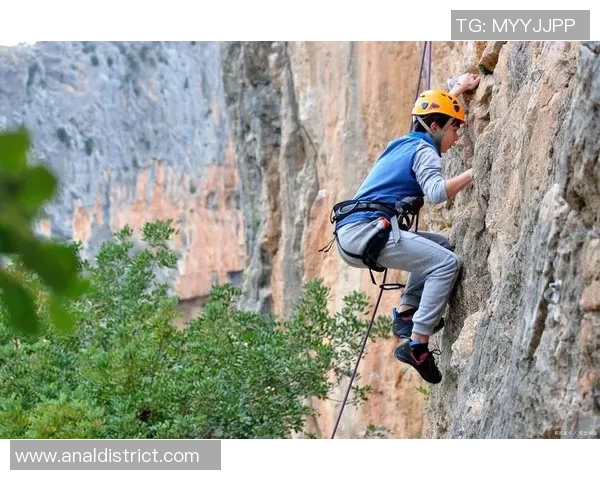 攀岩热点：解读成都攀岩队的阵地战